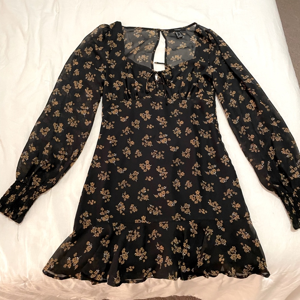 NWOT Forever 21 Black Long Sleeve Floral Dress Size Small